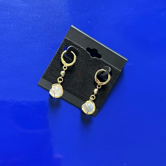 Drop earrings in gold and clear stone - Picture 4 of 4